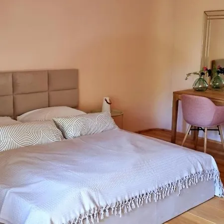 Апартаменты Urlaubsnest Kuenstlerrefugium *